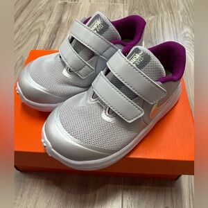 Nike Kids Sneakers in Silver and Purple Toddler Size 8c Platinum Purple